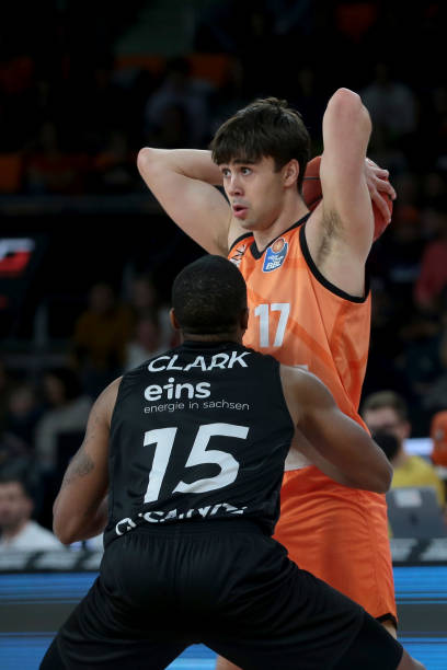 季的表现充 季的表现充